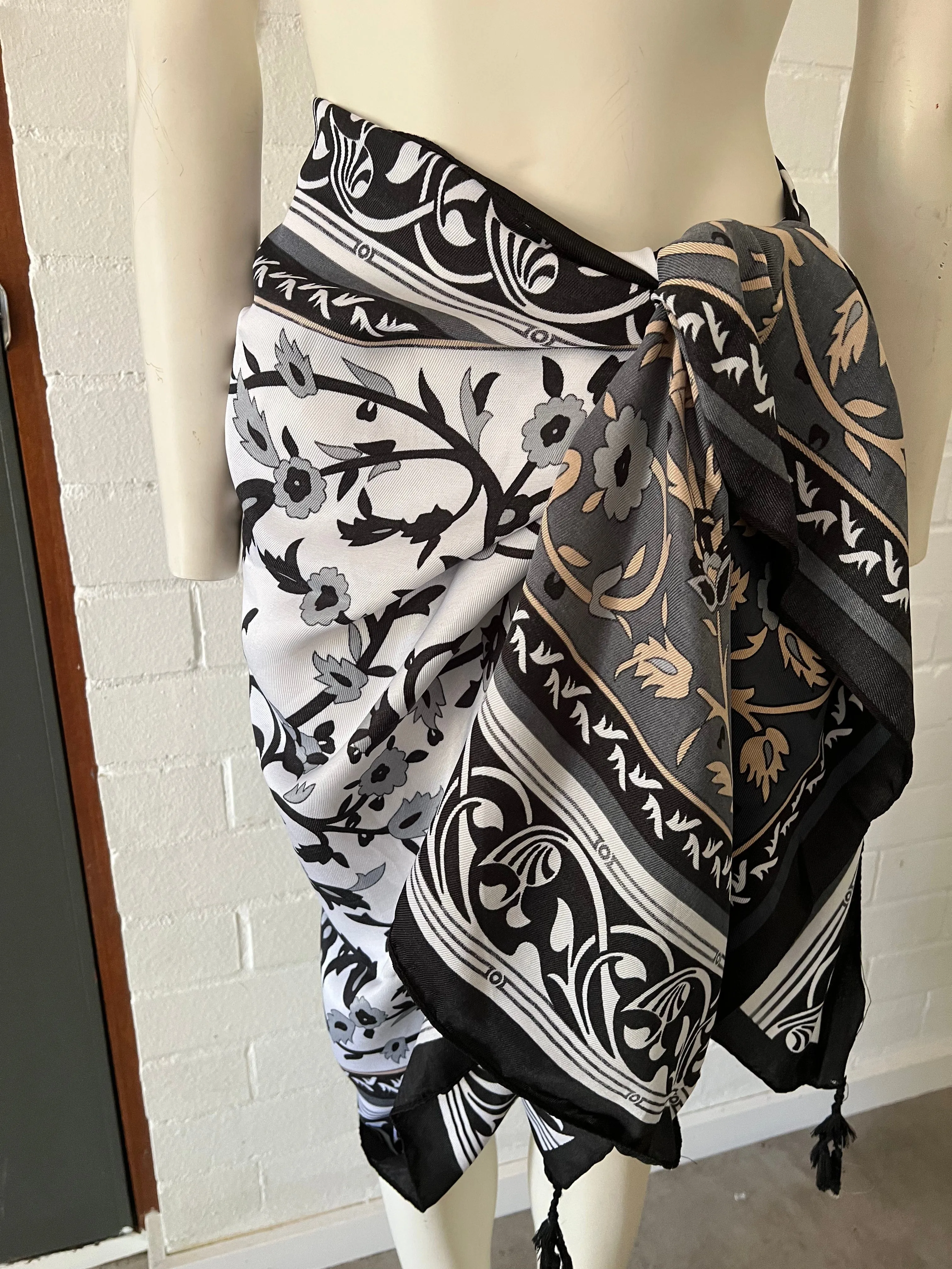 💥 Black Gold Floral Print Scarf Shawl