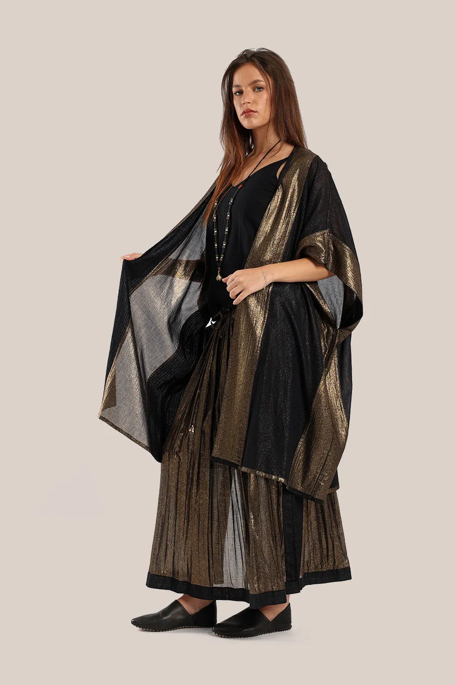 Abaya style coat with short and tiny pleats