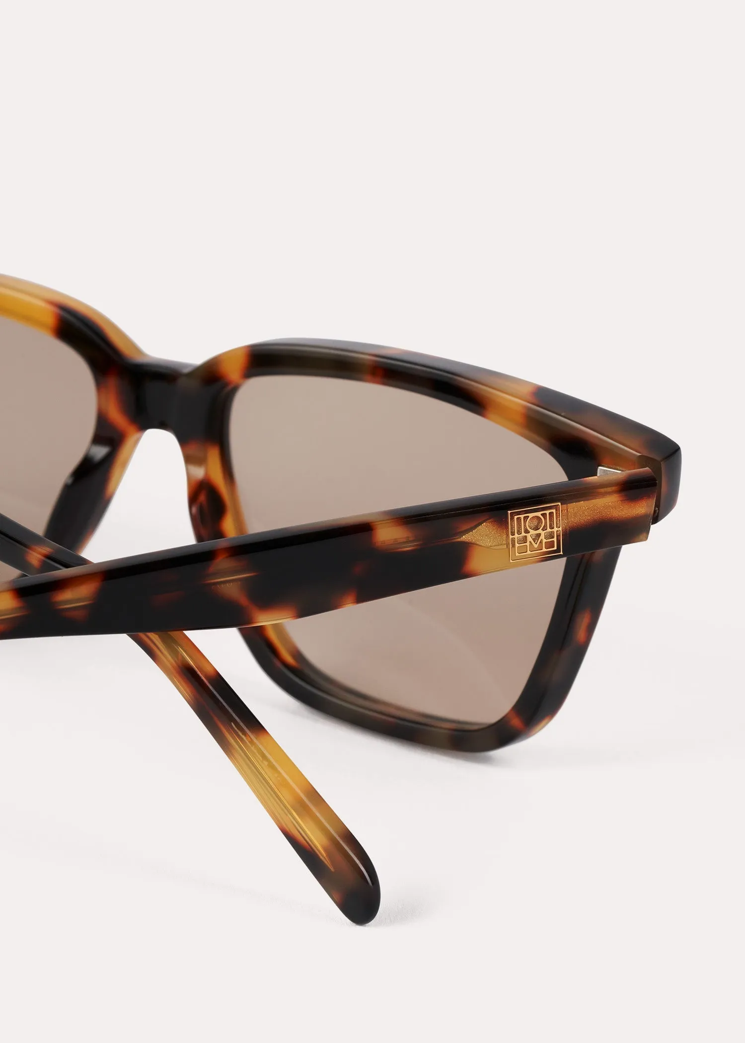 Square sunglasses tortoise